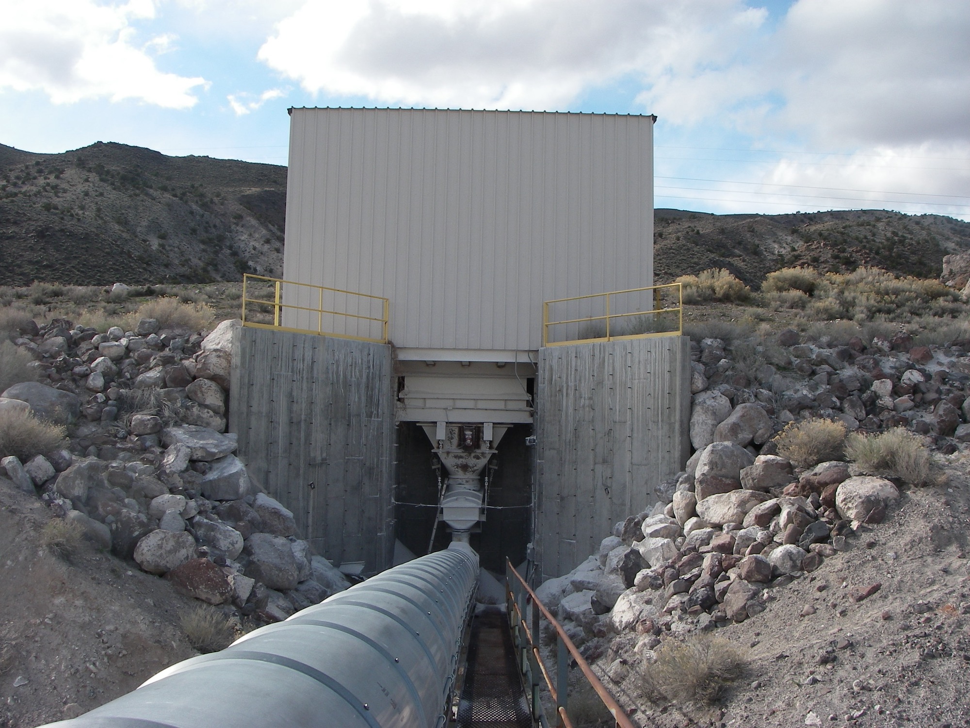Mechanical conveyors—screw, belt, drag—and bucket elevator moving bulk solids