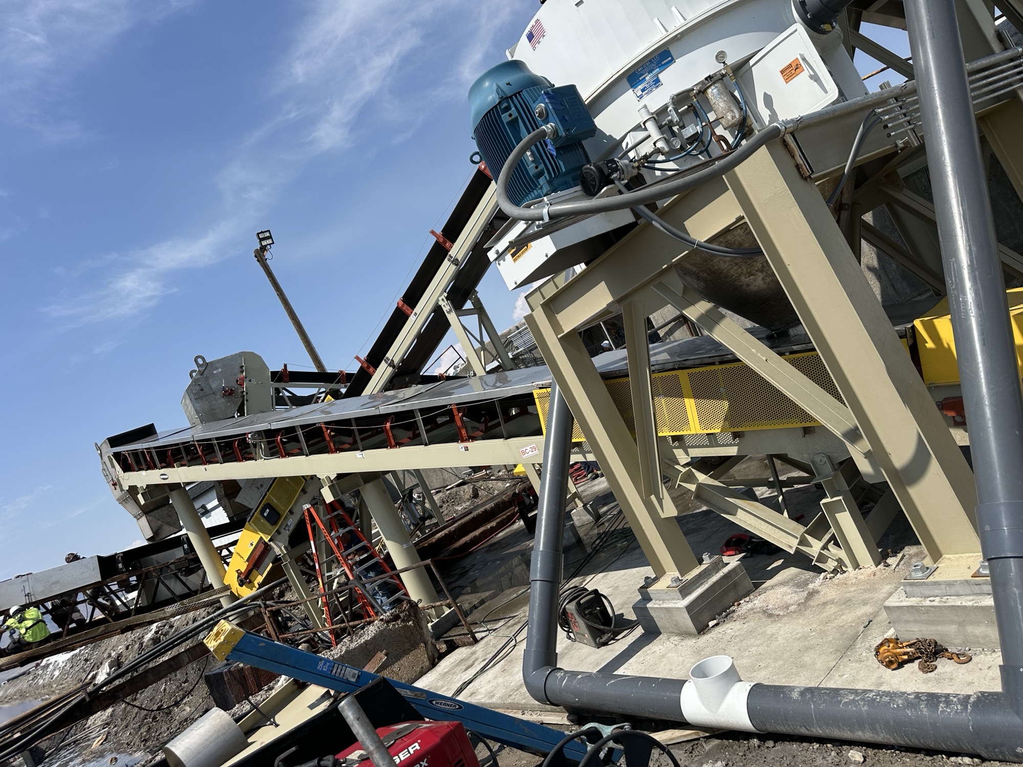 Mechanical conveyors—screw, belt, drag—and bucket elevator moving bulk solids