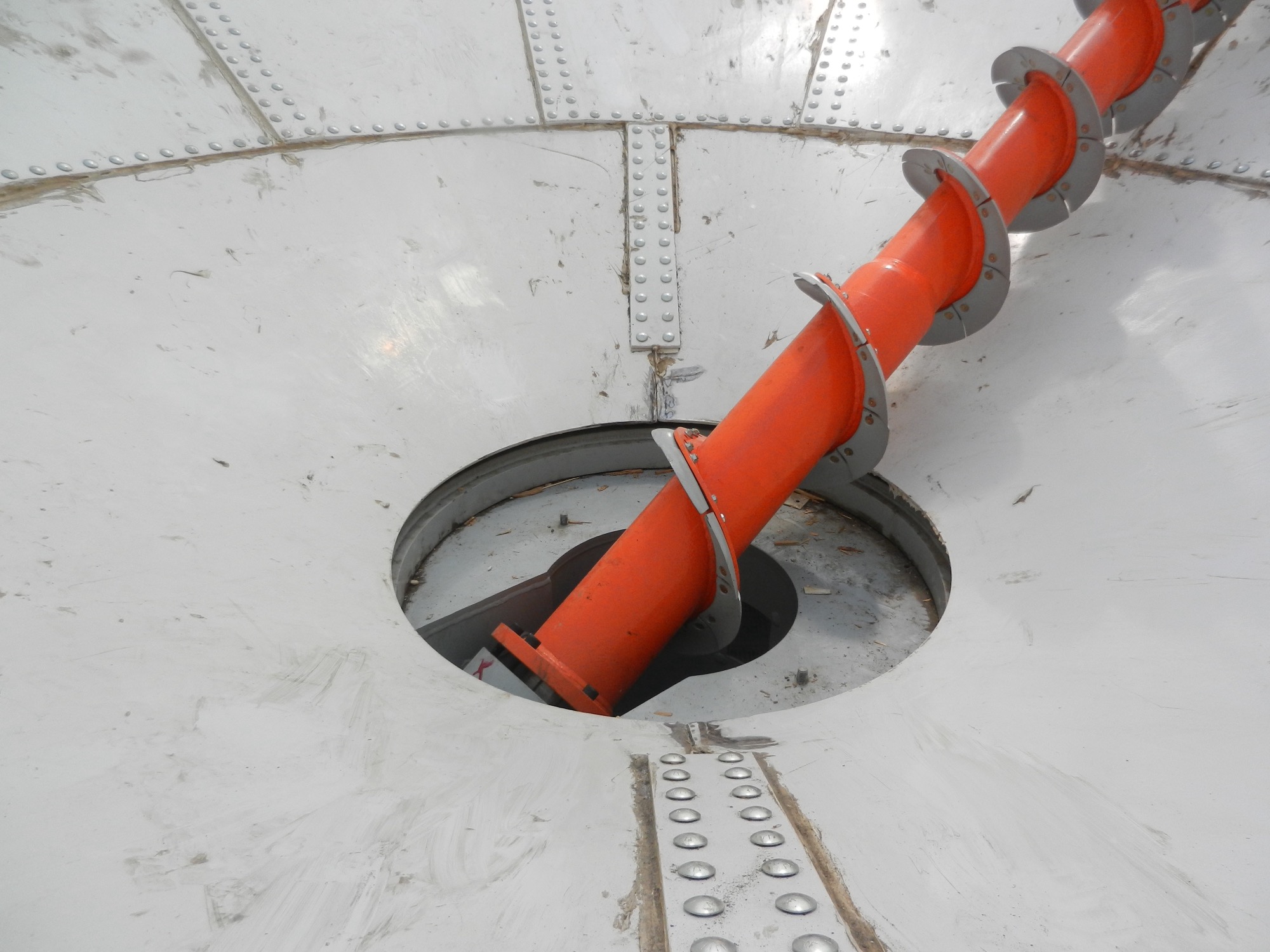 Loss-in-weight, weigh belt and vibratory feeders with load cells and PLC controls for precise dosing and batching