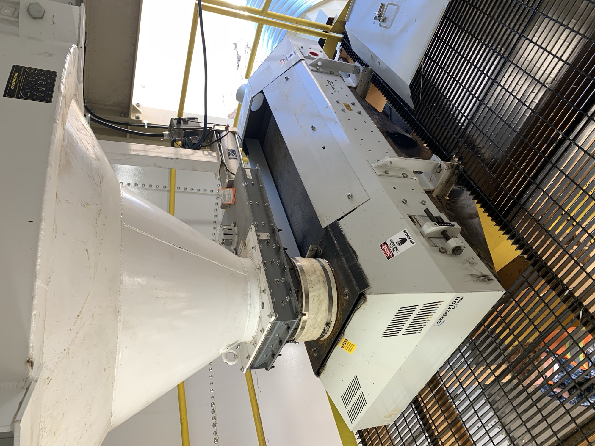 Loss-in-weight, weigh belt and vibratory feeders with load cells and PLC controls for precise dosing and batching