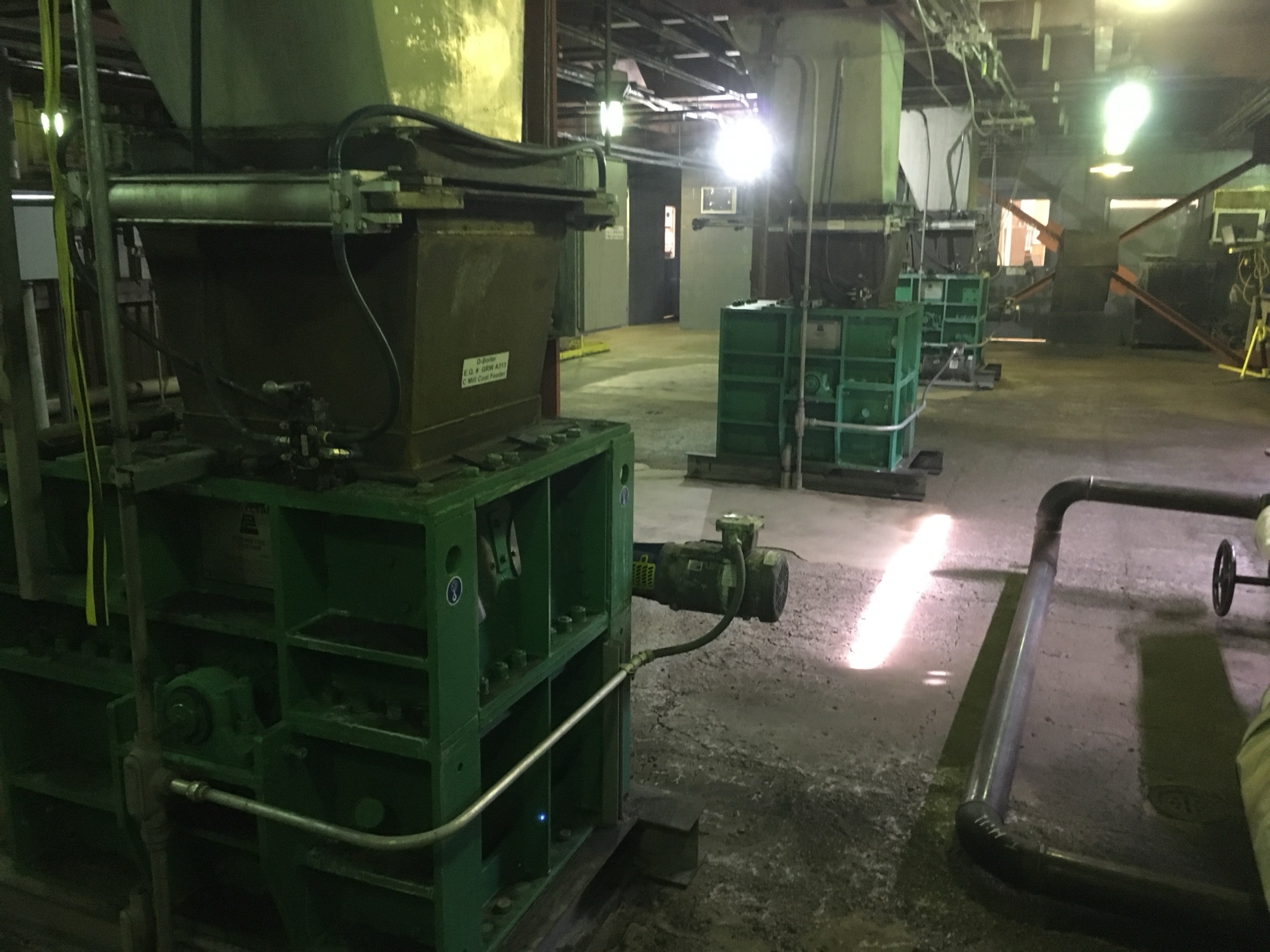 Loss-in-weight, weigh belt and vibratory feeders with load cells and PLC controls for precise dosing and batching