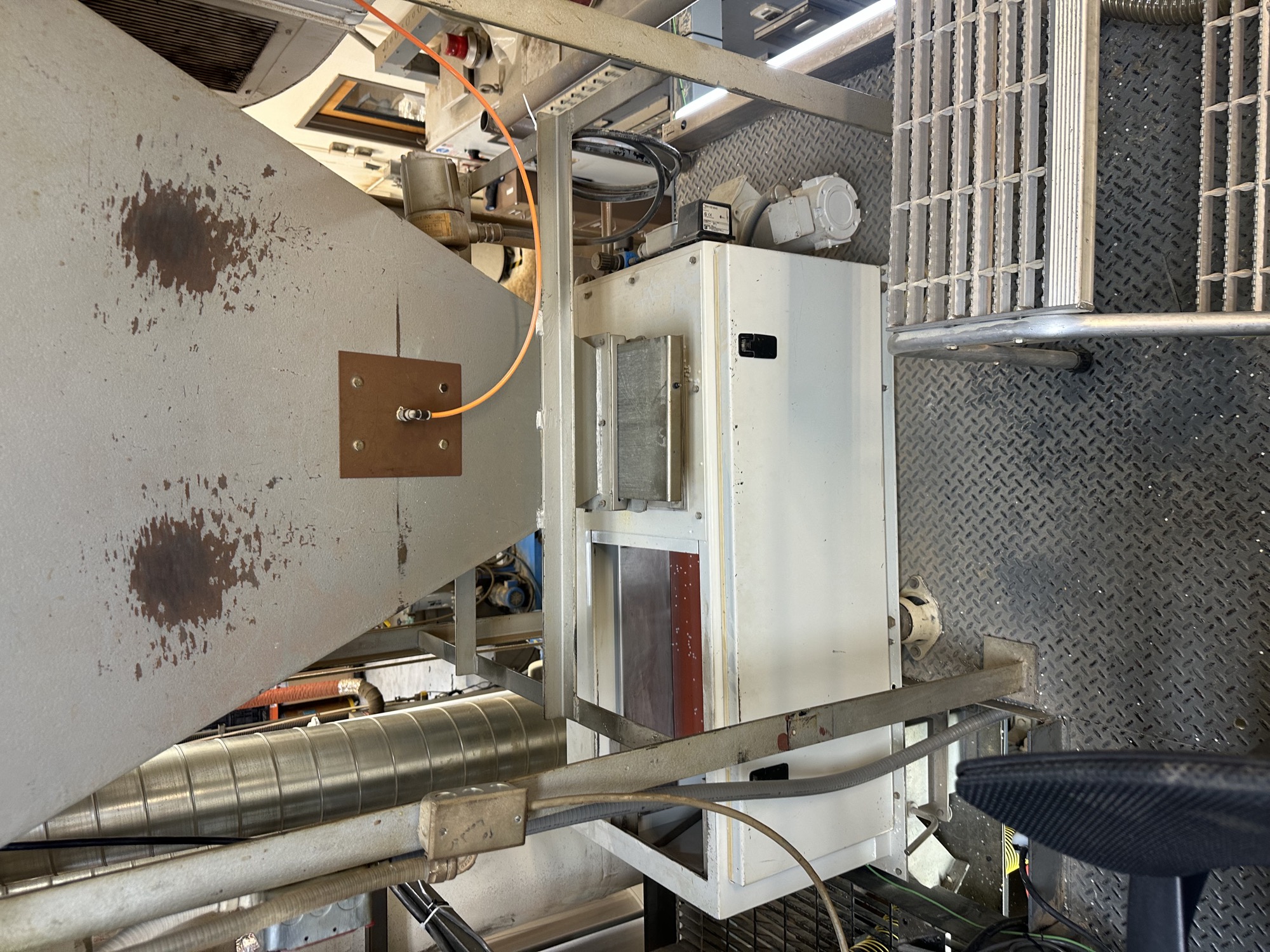 Loss-in-weight, weigh belt and vibratory feeders with load cells and PLC controls for precise dosing and batching