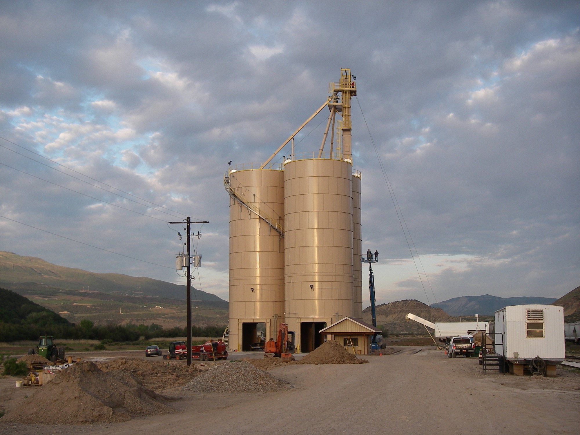 Storage Silos, Truck and Railcar Loading Systems